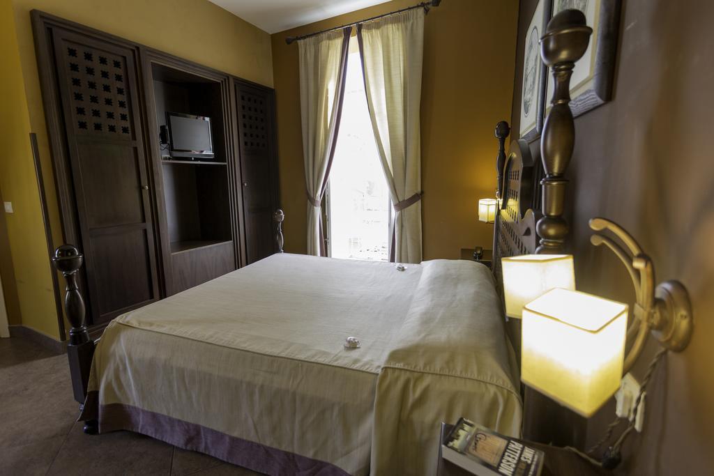 סירקוזה Hotel Dei Coloniali מראה חיצוני תמונה